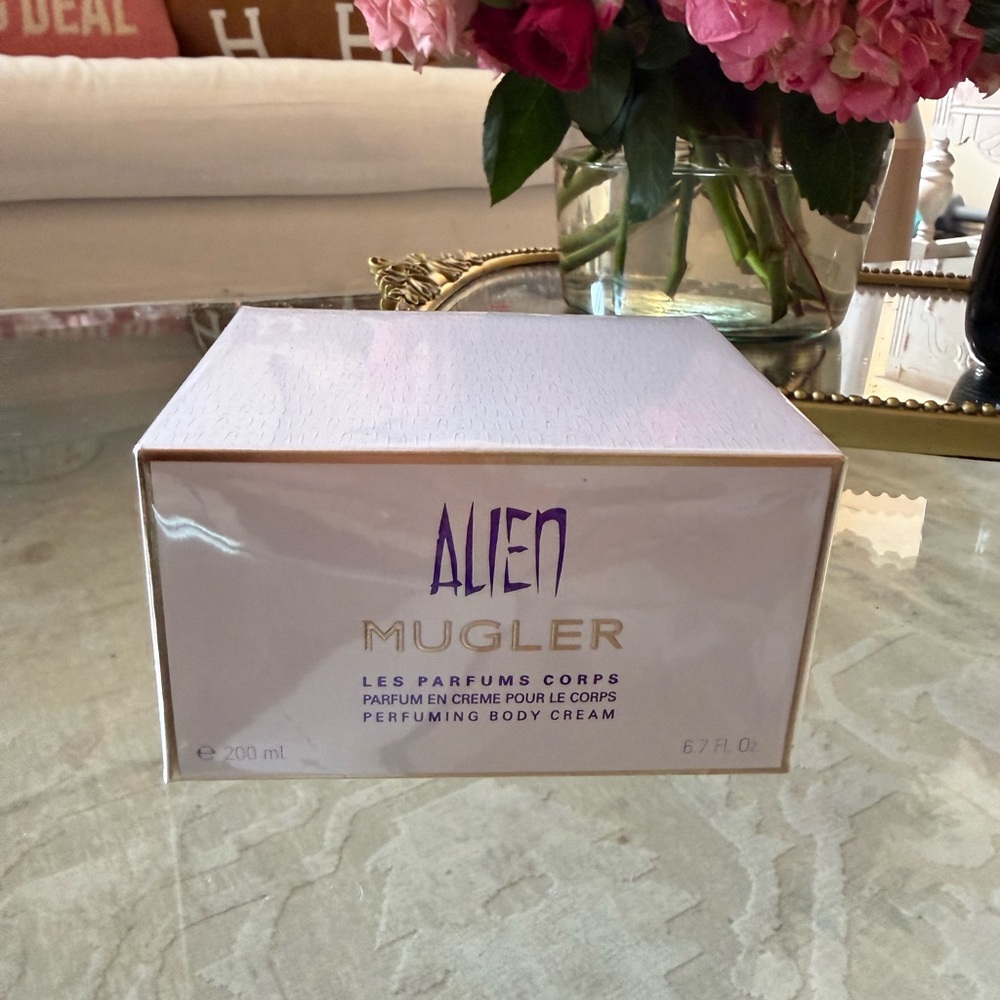 Mugler Alien Perfuming Body Cream - White and Purple
